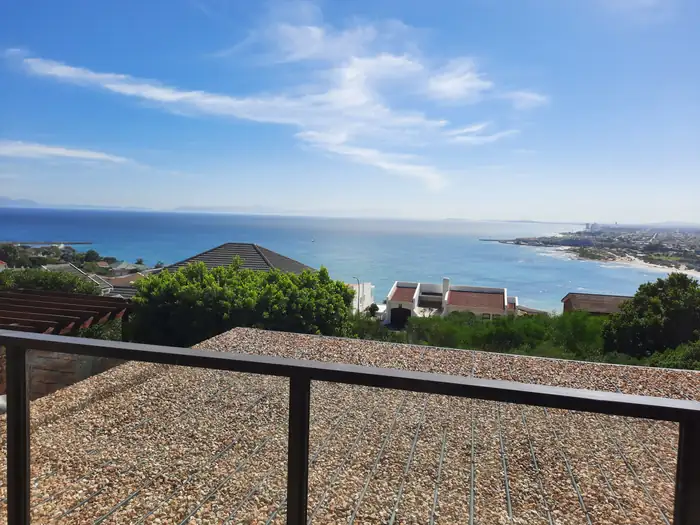 False Bay seen from the balcony at House Zurkirchen